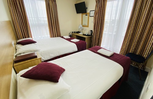 Loxford Hotel | PremierLux Serviced Apartments