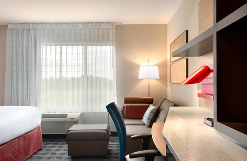 Grafton Hotel | TownePlace Suites by Marriott Milwaukee Grafton