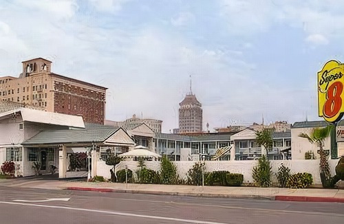 Downtown Hotel | Travelodge by Wyndham Fresno Convention Center Area
