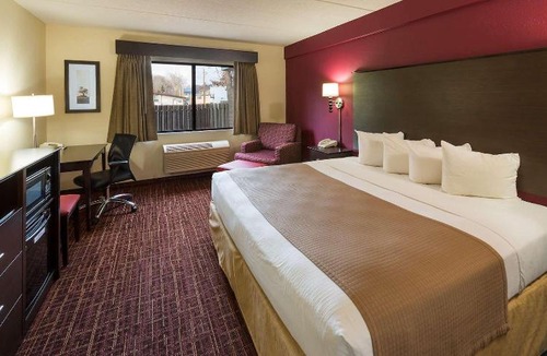 Monona Hotel | AmericInn by Wyndham Madison South