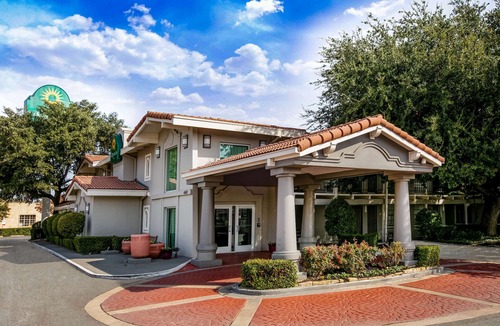 Knox - Henderson Hotel | La Quinta Inn by Wyndham Dallas Uptown