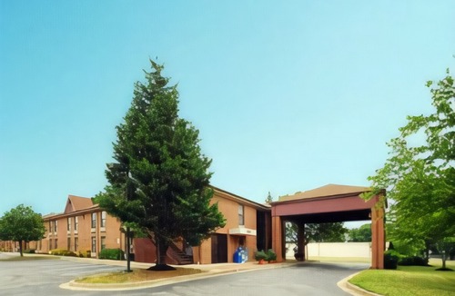 Clinton Hotel | Econo Lodge Andrews AFB