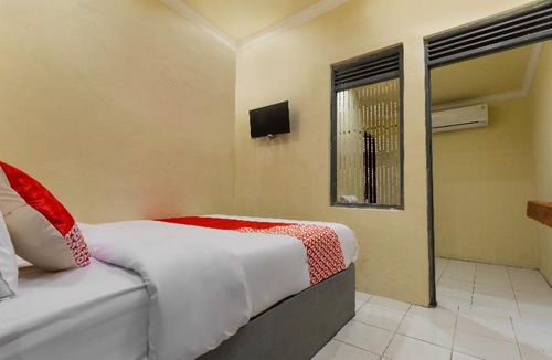 Palangkaraya Hotel | OYO 2527 Hotel Triana