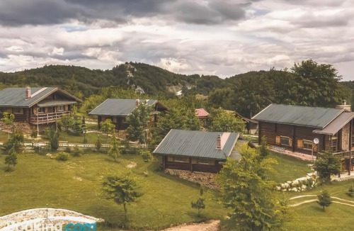 Naousa Hotel | Sfendamos Wood Village