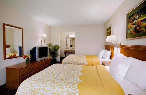 Alexandria West Hotel | Days Inn by Wyndham Alexandria