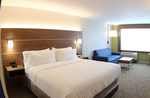 Livonia Hotel | Holiday Inn Express & Suites Detroit Northwest - Livonia, an Ihg Hotel
