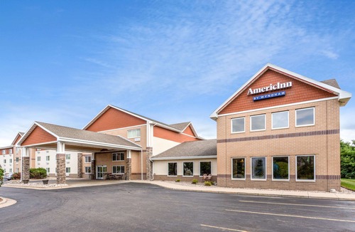Weston Hotel | AmericInn by Wyndham Wausau