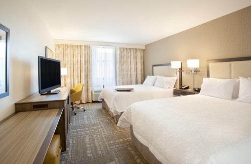 Downtown West Hotel | Hampton Inn & Suites - Minneapolis/Downtown