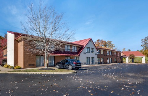 Falconer Hotel | Quality Inn Falconer - Jamestown