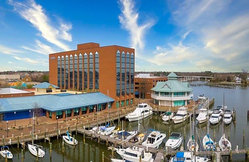 Victoria Boulevard Historic District Hotel | The Landing at Hampton Marina, Tapestry Collection by Hilton