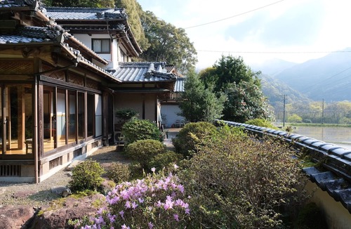 Hata-gun Hotel | Shimanto Riverside Hideaway