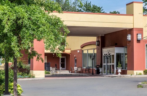 Hamden Hotel | Clarion Hotel & Suites Hamden - New Haven