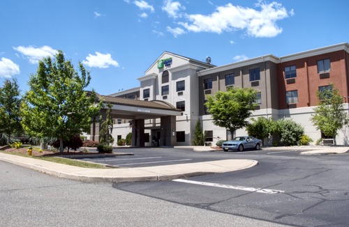 Newton Hotel | Holiday Inn Express Hotel & Suites Newton Sparta, an Ihg Hotel