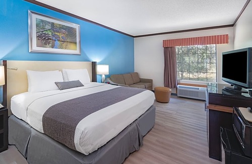 Hinesville Hotel | Baymont by Wyndham Hinesville Fort Stewart Area
