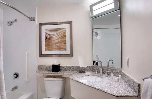 East Village Hotel | Courtyard by Marriott Long Beach Downtown