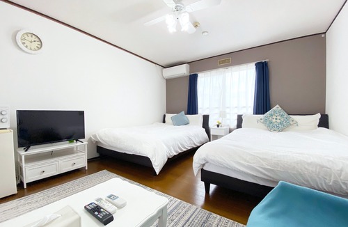 Maeganeku Hotel | Flat Peace Chair House
