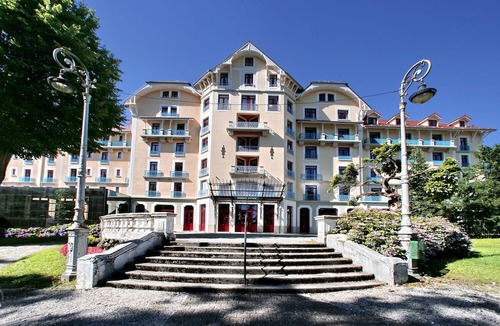 Allevard Hotel | Terres de France - Appart'Hotel le Splendid