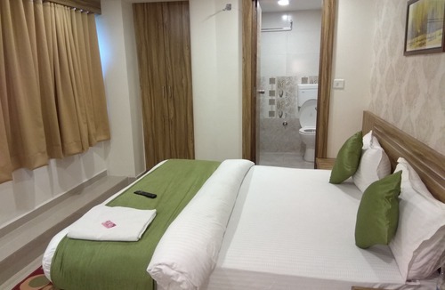 Navrangpura Hotel | Hotel Shobhna Palace