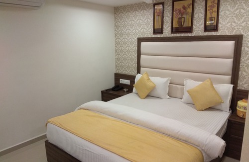 Navrangpura Hotel | Hotel Shobhna Palace