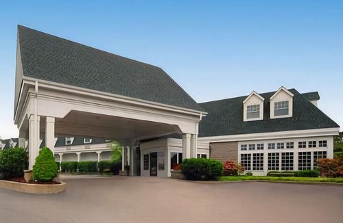 Oakdale Hotel | Quality Inn Pittsburgh Airport