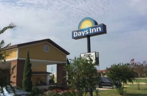 Lake Village Hotel | Days Inn by Wyndham Lake Village