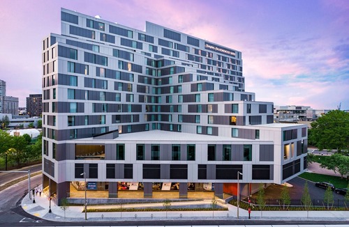 D Street - West Broadway Hotel | Hampton Inn Boston Seaport District