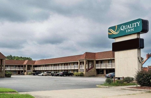 Northwest Hotel | Quality Inn Little Creek