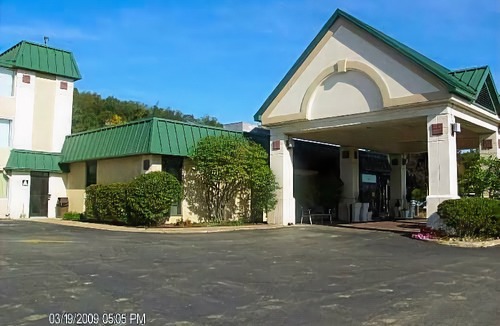 Racine Hotel | Ramada by Wyndham Beaver Falls