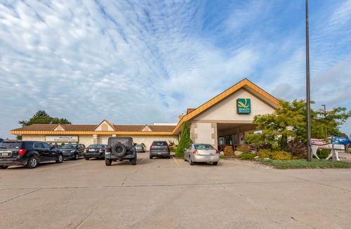 Escanaba Hotel | Quality Inn & Suites
