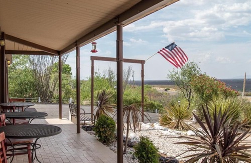 Tombstone Hotel | Landmark Lookout Lodge