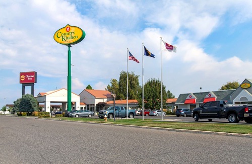 Ontario Hotel | Clarion Inn Ontario