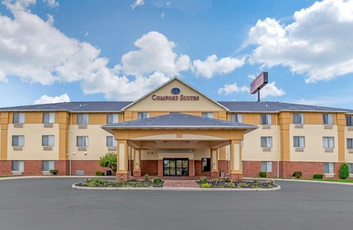 Findlay Hotel | Comfort Suites Findlay I-75