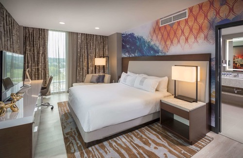 Roselawn Finance Hotel | The Summit Hotel