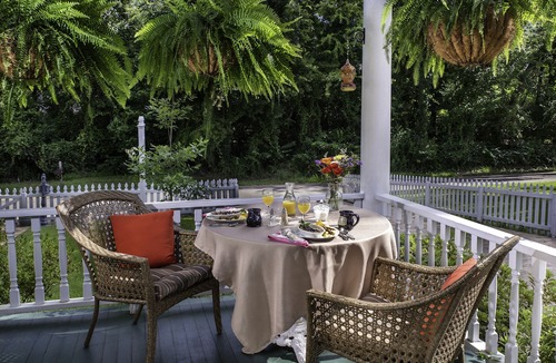 Jefferson Hotel | White Oak Manor Bed & Breakfast