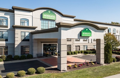 Vienna Hotel | Wingate by Wyndham Vienna/Parkersburg