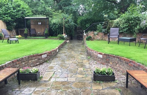 Cheetham Hill Hotel | Queens Guesthouse Manchester