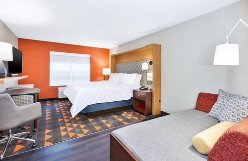 Perrysburg Hotel | Holiday Inn & Suites Toledo Southwest - Perrysburg, an Ihg Hotel