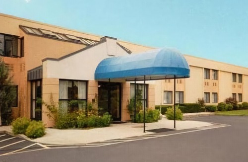 Smithfield Hotel | SureStay Plus Hotel by Best Western Smithfield
