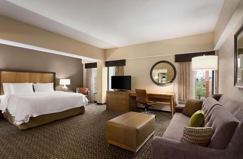 North Clayton Hotel | Hampton Inn and Suites Clayton/St. Louis-Galleria Area