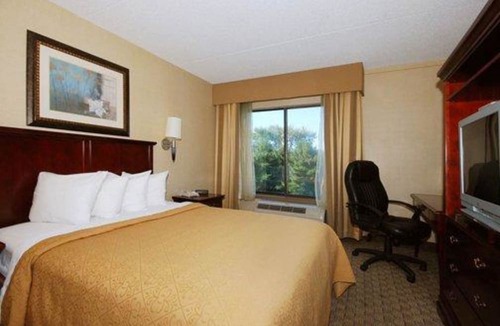 Trevose Hotel | Quality Inn & Suites Bensalem
