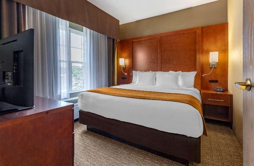 Marquette Hotel | Comfort Suites