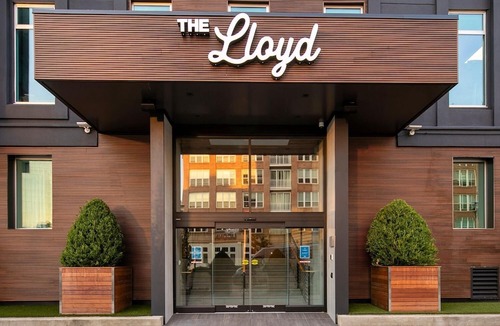 Downtown Hotel | The Lloyd Stamford, Tapestry Collection by Hilton