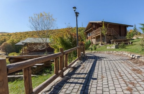 Naousa Hotel | Sfendamos Wood Village