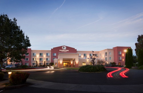 Vancouver Hotel | DoubleTree by Hilton Vancouver