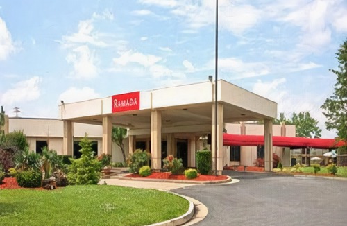 Louisville Hotel | Ramada by Wyndham Louisville North