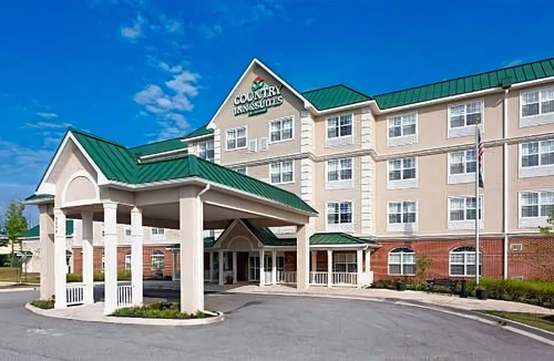 Rossville Hotel | Country Inn & Suites by Radisson, Baltimore North, MD