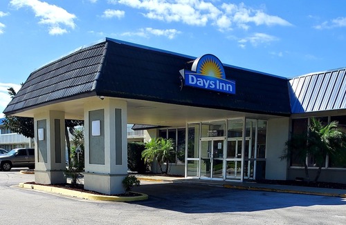 Titusville Hotel | Days Inn by Wyndham Titusville Kennedy Space Center