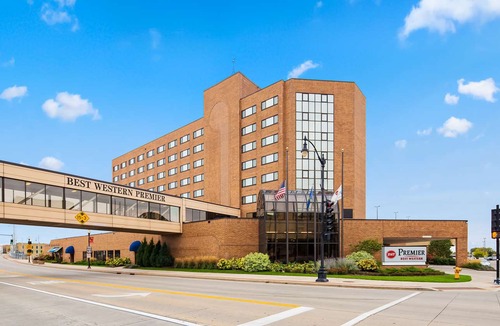 Oshkosh Hotel | Best Western Premier Waterfront Hotel & Convention Center