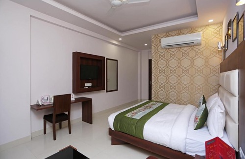Mahipalpur Hotel | Hotel Arch -Stunning Double Room Near Aerocity New Delhi