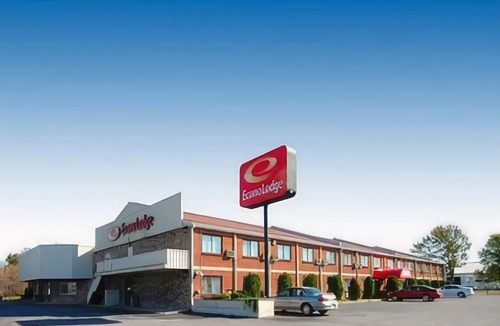 Corfu Hotel | Econo Lodge Darien Lakes